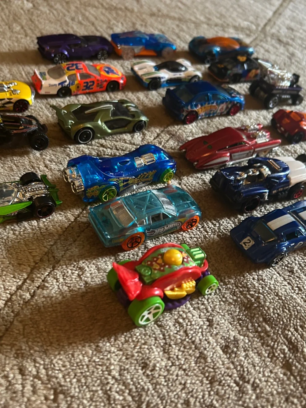 Hot Wheels-Style Kids Toy Car Set - Blue, Green, Red, Yellow & Silver Vehicles
